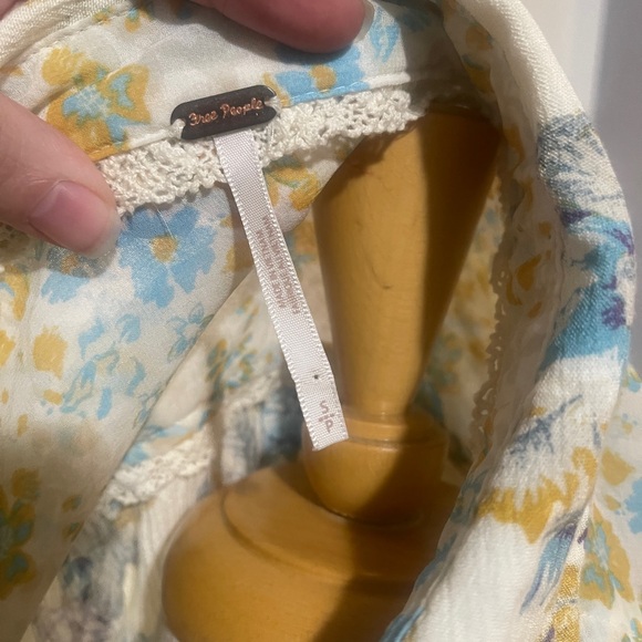 Free People Hold On To Me Ivory Floral Boho Button Front Flowy Blouse Top - Picture 5 of 7